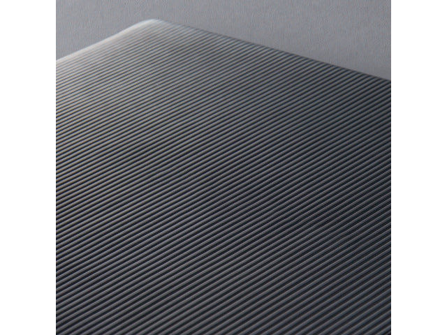 Notitieboek Conceptum Pure A4 zwart 5mm ruit hardcover met magneetsluiting. Genummerde pagina's, inhoudsopgave, sluiting d.m.v. elastiek, lus voor pen, 2 leeslintjes. 194 pagina's 80 grams chamoiskleurig papier. PEFC-gecertificeerd.