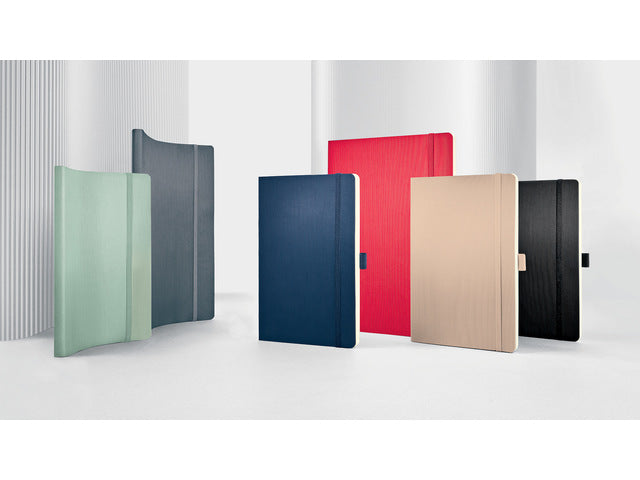 Notitieboek Conceptum A5 Beige gelinieerd softcover. Nummerde pagina's, inhoudsopgave, sluiting dmv elastiek, lus voor pen, 2 leeslintjes. 194 pagina's 80 grams chamoiskleurig papier. PEFC-gecertificeerd.135x210x14mm,