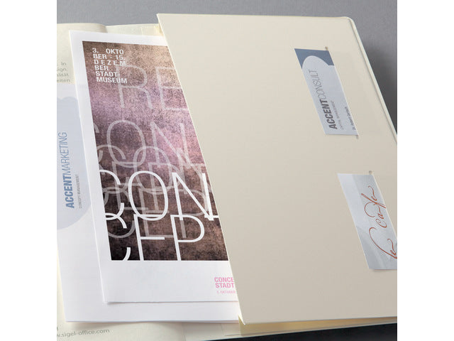 Notitieboek Conceptum Pure A4 zwart hardcover.genummerde pagina's, inhoudsopgave, sluiting d.m.v. elastiek, lus voor pen, 2 leeslintjes.194pagina's 80 grams chamoiskleurig papier. PEFC-gecertificeerd