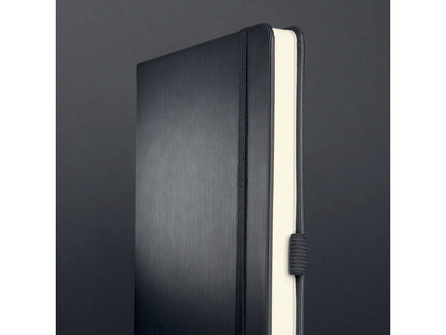 Notitieboek Conceptum Pure tablet maat zwart 5mm ruit hardcover. Nummerde pagina's, inhoudsopgave, sluiting dmv elastiek, lus voor pen, 2 leeslintjes. 194 pagina's 80 grams chamoiskleurig papier. PEFC-gecertificeerd