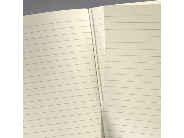 Notitieboek Conceptum A4 Beige gelinieerd softcover. Nummerde pagina's, inhoudsopgave, sluiting dmv elastiek, lus voor pen, 2 leeslintjes. 194 pagina's 80 grams chamoiskleurig papier. PEFC-gecertificeerd. 187x270x14mm.