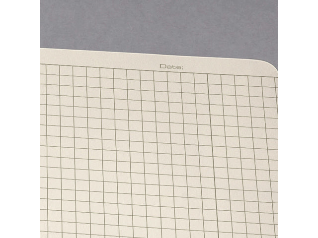 Schreibblock Conceptum A4 schwarz 5 mm schwarz Softcover. 120 Seiten, 80 Gramm chamoiskleriges Papier. Mit Quickpocket. 4-Loch-Perforation, Datumsmarkierung. PEFC-zertifiziert