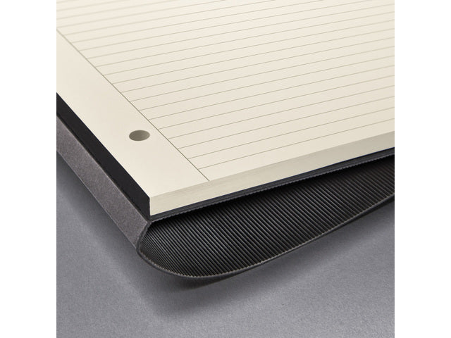 Schreibblock Conceptum, A4, schwarz-geliniet, Hardcover, 120 Seiten, 80 Gramm chamoiskleriges Papier. Mit Quickpocket. 4-Loch-Perforation, Datumsmarkierung. PEFC-zertifiziert