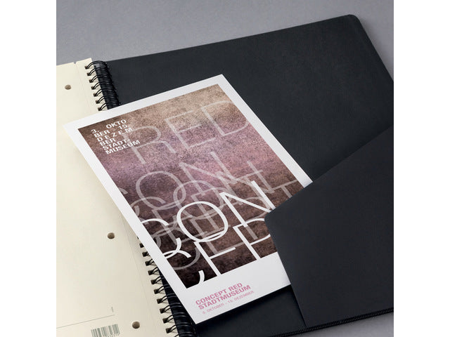 Benachrichtigungsblock Conceptum A4 schwarz 5 mm schwarz Hardcover. 160 Seiten, 80 Gramm chamoiskleriges Papier. Mit Quickpocket. 4-Loch-Perforation, Datumsmarkierung. PEFC-zertifiziert.
