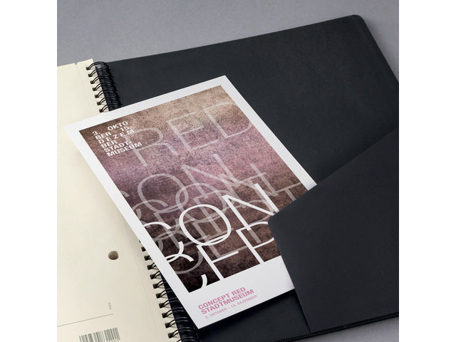 Notitieblok Conceptum A5 zwart 5mm ruit hardcover. 160 pagina's 80 grams chamoiskleurig papier. Ontmoet snelzak. 4-voudige perforatie, kopregel voor datum. PEFC-gecertificeerd