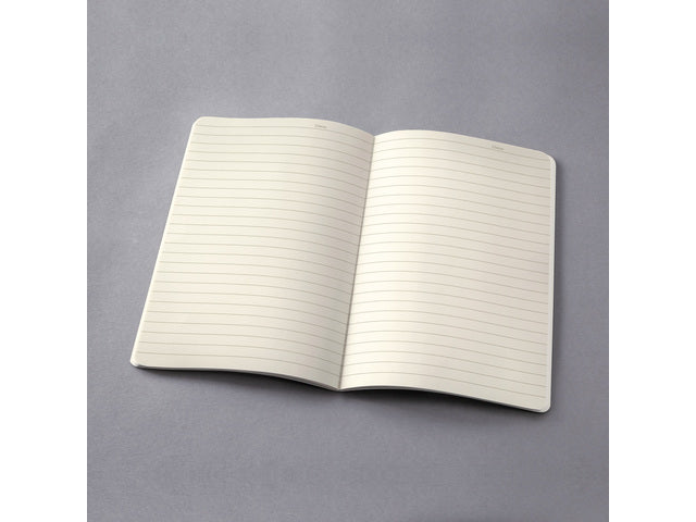 Notitieboek Conceptum A5 zwart gelinieerd softcover. 64 pagina's 80 grams chamoiskleurig papier. Ontmoet snelzak. 4-voudige perforatie, kopregel voor datum. PEFC-gecertificeerd.